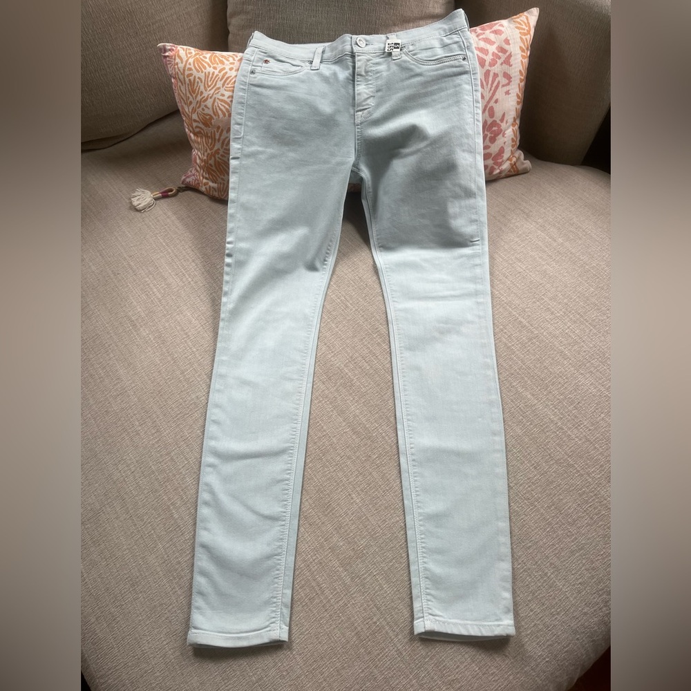 Hudson Nico Midrise Super Skinny Jeans. Women’s Size: 26.
